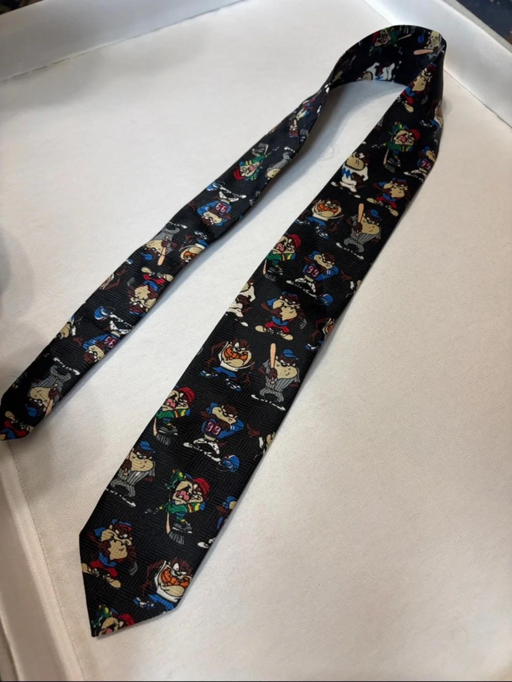 Vintage 90s CHILD size Looney Tunes tie